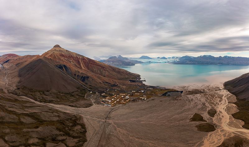 Enrico Pescantini : Pyramiden  - Fotografia su carta hahnemuhle - Mostra Racconti di paesaggi - Collezione da Tiffany